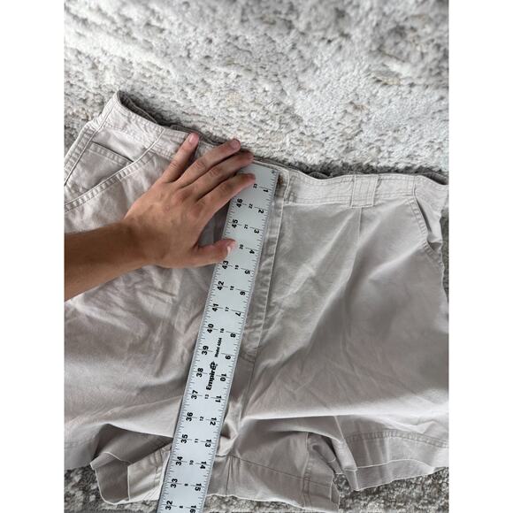 LL Bean Plus Size 18 Flat Front Casual Chino Shorts Gray Button Zip Pocket - Picture 5 of 10